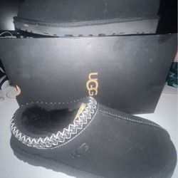 black tasman uggs size 7w