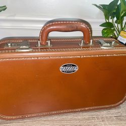 VINTAGE PARIS EVETTE Sponsored By Buffet Bb Clarinet Case” Only”…(#17)