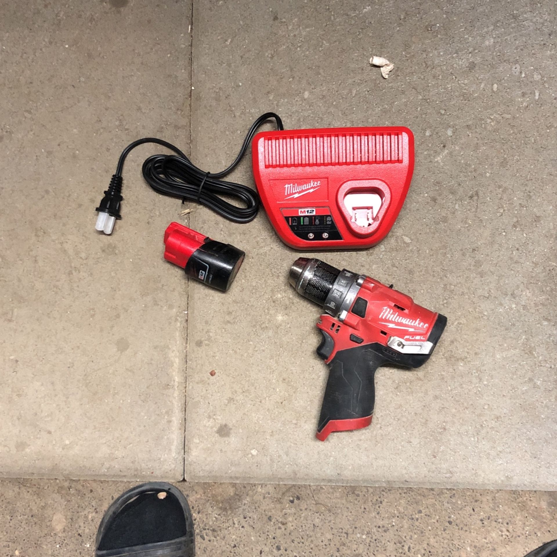 Milwaukee M12 Brushless Drill Kit
