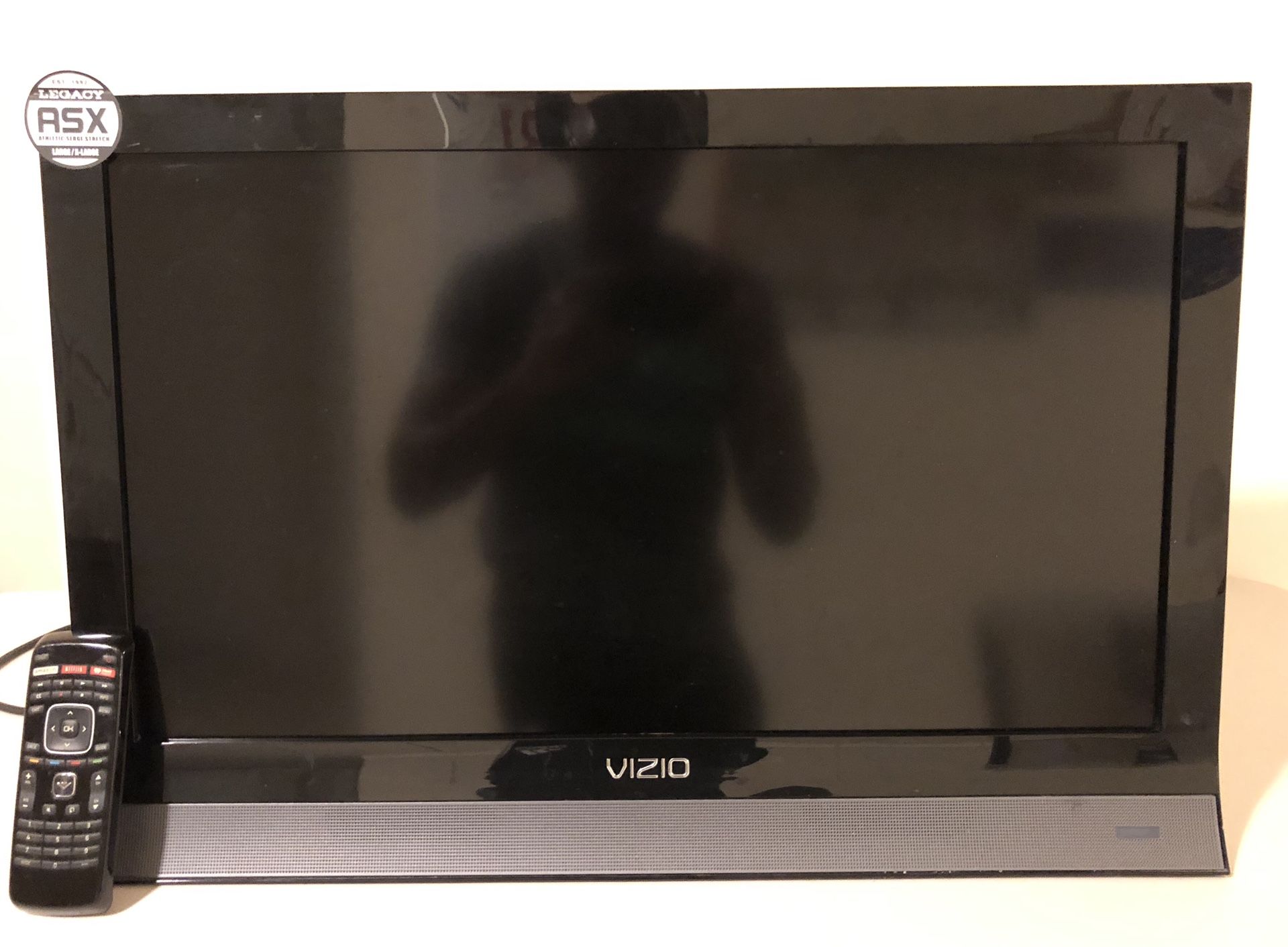 2 VIZIO TVs + PS4 Bundle + APPLE TV 3rd Gen (free)