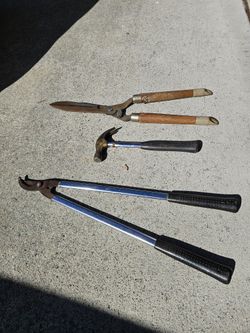 YARD TOOLS.  ERRAMIENTA DE YARDA 