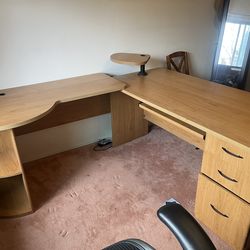 Free L-shaped desk