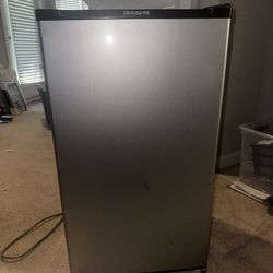Frigidaire Mini Fridge 