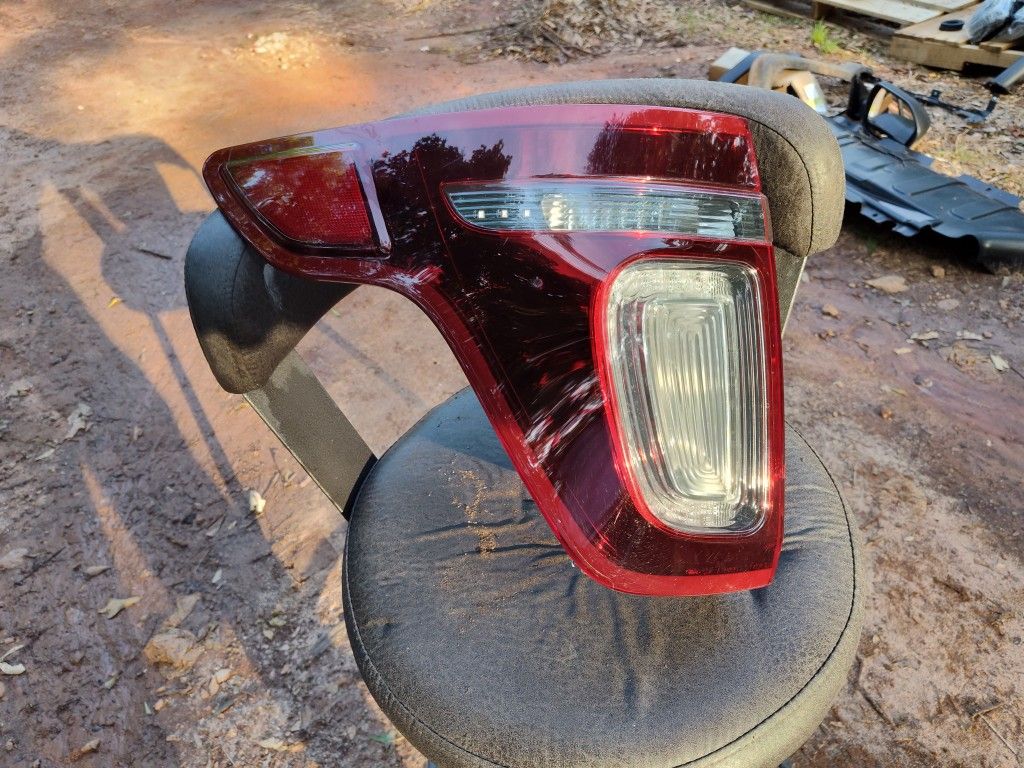 Driver Side Tail Light For 2013 To 2015 Ford Explorer OEM Part Excellent Condition