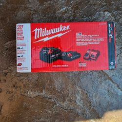 Milwaukee M18 Battery 5.0 2.0 Y Charger New 