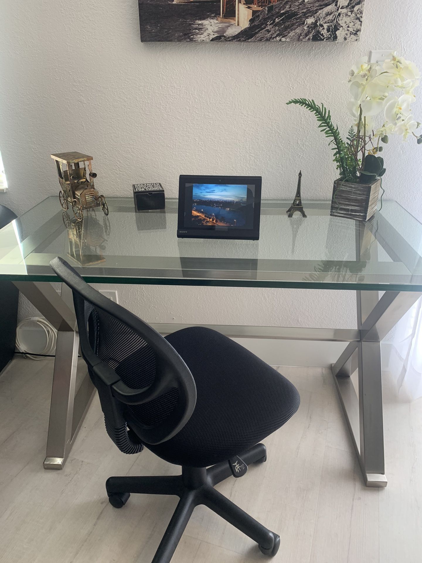 Beautiful thick glass top desk + chair