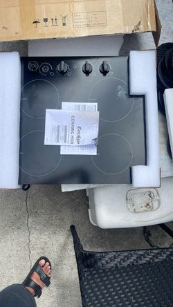 The package shown is a Cooksir 4-burner ceramic glass hob (Model: CSC-D46003)
