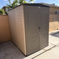 Rubbermaid Resin storage shed 6 ft. 3 in. x 4 ft. 8 in.
