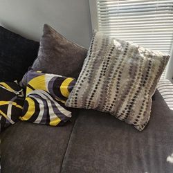 EVERYTHING MUST GO! ! ! 2 Piece Sectional Set