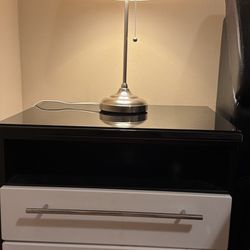 Ashley Night Stand With A Lamp 