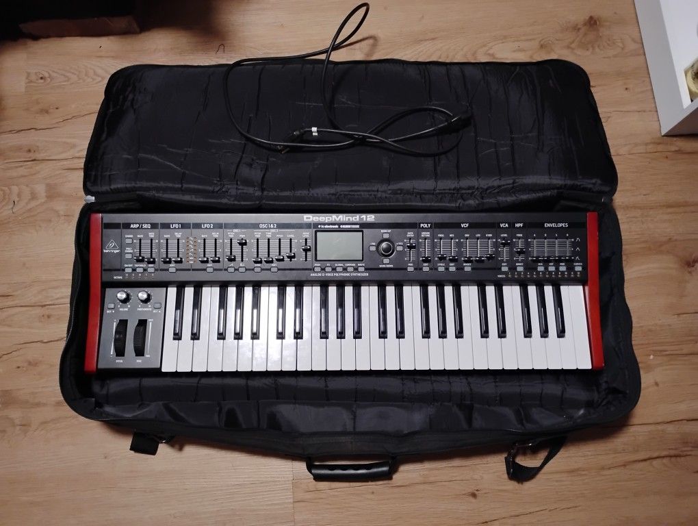 Behringer Deepmind 12