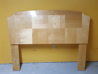 queen head bord with 2saids and end bord with 1 lamb table with 2 drawers