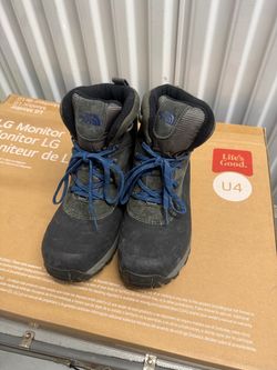 The North Face Chilkat III Mens Black Waterproof Winter Boots 9.5