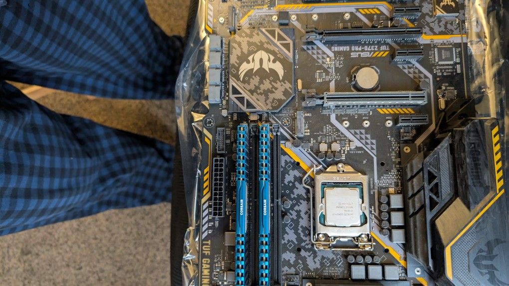 Mobo Asus Z370, CPU Intel i7-8700, 16gb Memory. 