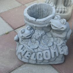 New Welcome Frogs And Flower Pot Made Out Of Cement Perfect Gift 