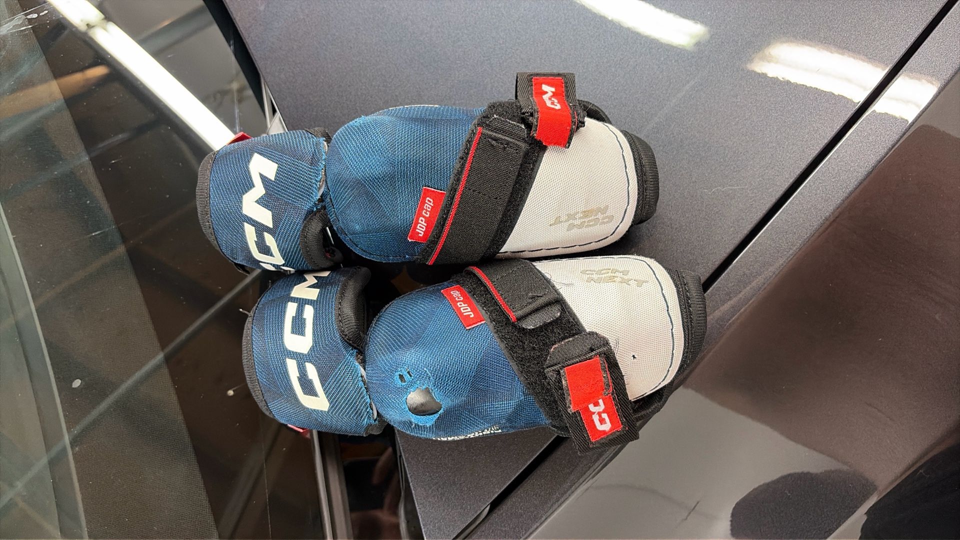 Youth Junior Small Size Ccm Hockey Elbow Pads