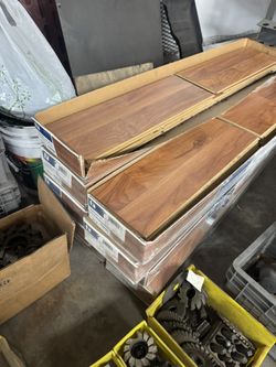 Sunset Acacia Laminate Flooring (4 BOXES ONLY READ DESCRIPTION)