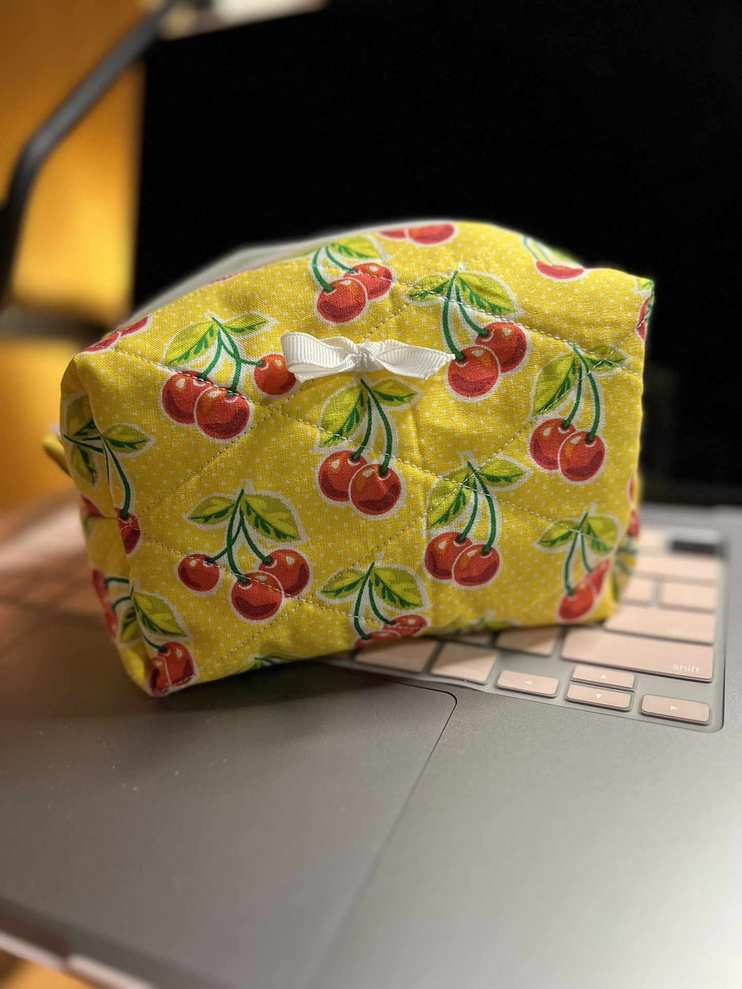 Handmade Quilted Makeup Bag โ Cherry Print ๐