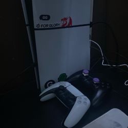 PLAYSTATION 5, 2 CONTROLLERS 