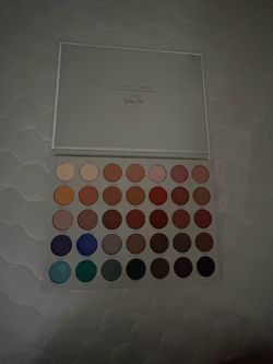 Eyeshadow palette