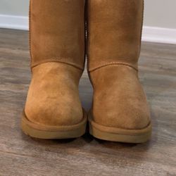 2 PAIRS OF UGGS MINI/CLASSIC II Size 5 And 6