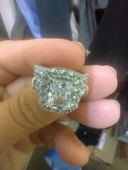 Beautiful woman's cubic zirconia ring with sterling silver band size 7