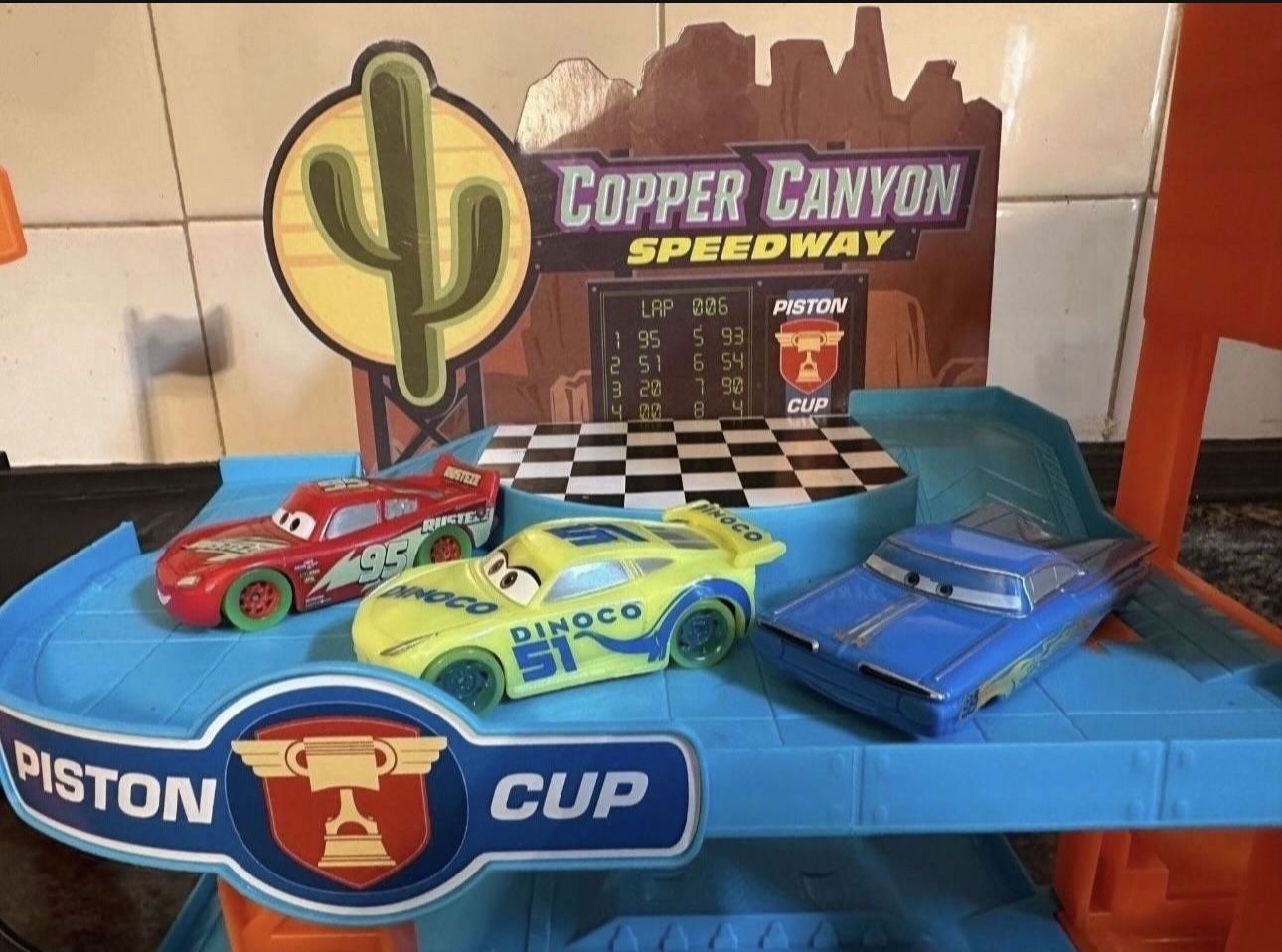 Lighting McQueen Pixar car set