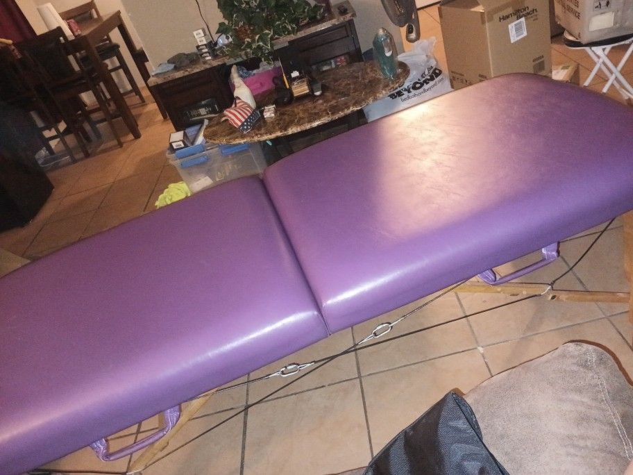 Oakworks Portable Massage Table for Sale in Chandler, AZ OfferUp