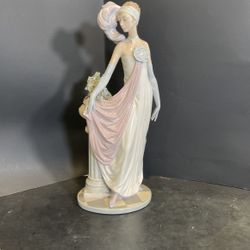 Lladro Socialite 13”  5283