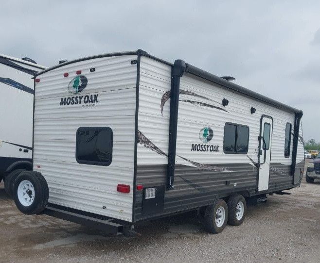 2019 Starcraft Mossy Oak Travel Trailer - $11,200