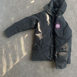 **Authentic**Canada Goose Parka. Lightly Worn. 