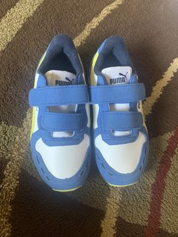 Puma kids sneakers size 10.5 new