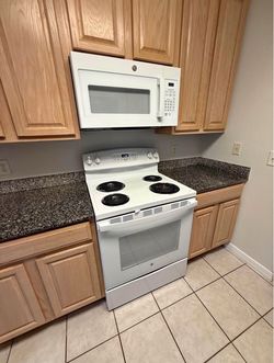 White kitchen appliances is like new