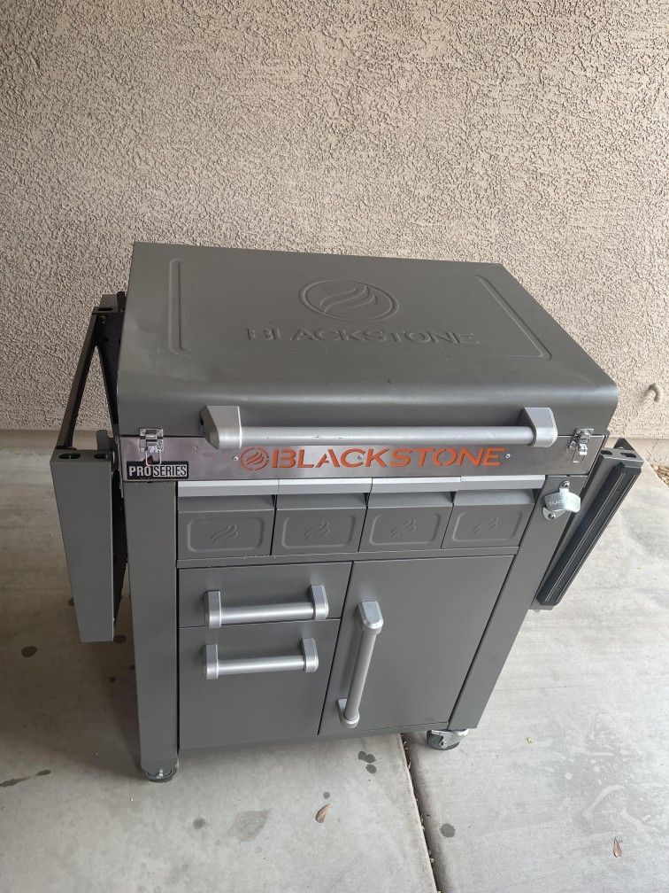 Blackstone pro series (prep, serve and store cart) for Sale in Laveen