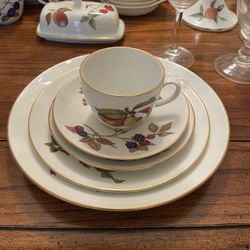 Royal Worcester Evesham Gold Rimmed Porcelain 