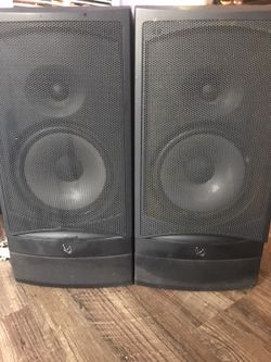 Infinity bookshelf speakers 125 watt