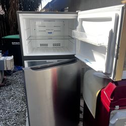 🧊🍦Frigidaire Refrigerator Runs Excellent ❄️🍧