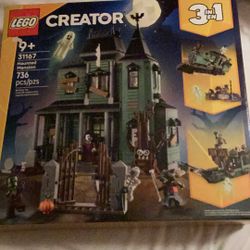 The LEGO Creator 3-in-1 Haunted Mansion set 31167