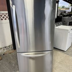 LG Refrigerator 33 X 69 Working Perfect Clean One Receipt For 90 Days Warranty 