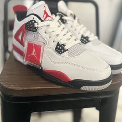 Air Jordan 4 Retro size 9.5