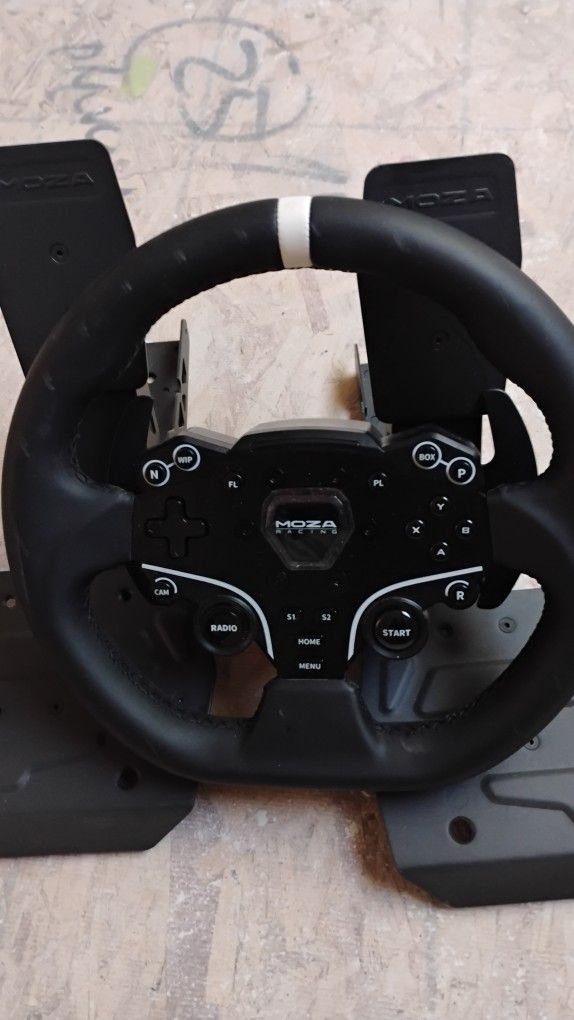 Moza R5 Steering Wheel And 2 Brake/ Gas Controls