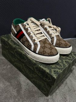 Women’s Sz 5.5 gucci canvas stripe sneaker