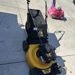  DEWALT 21 in. 150cc Briggs and Stratton 625ex Engine Rear Wheel Drive 2-in-1 Gas Self Propelled Walk Behind Lawn Mower
