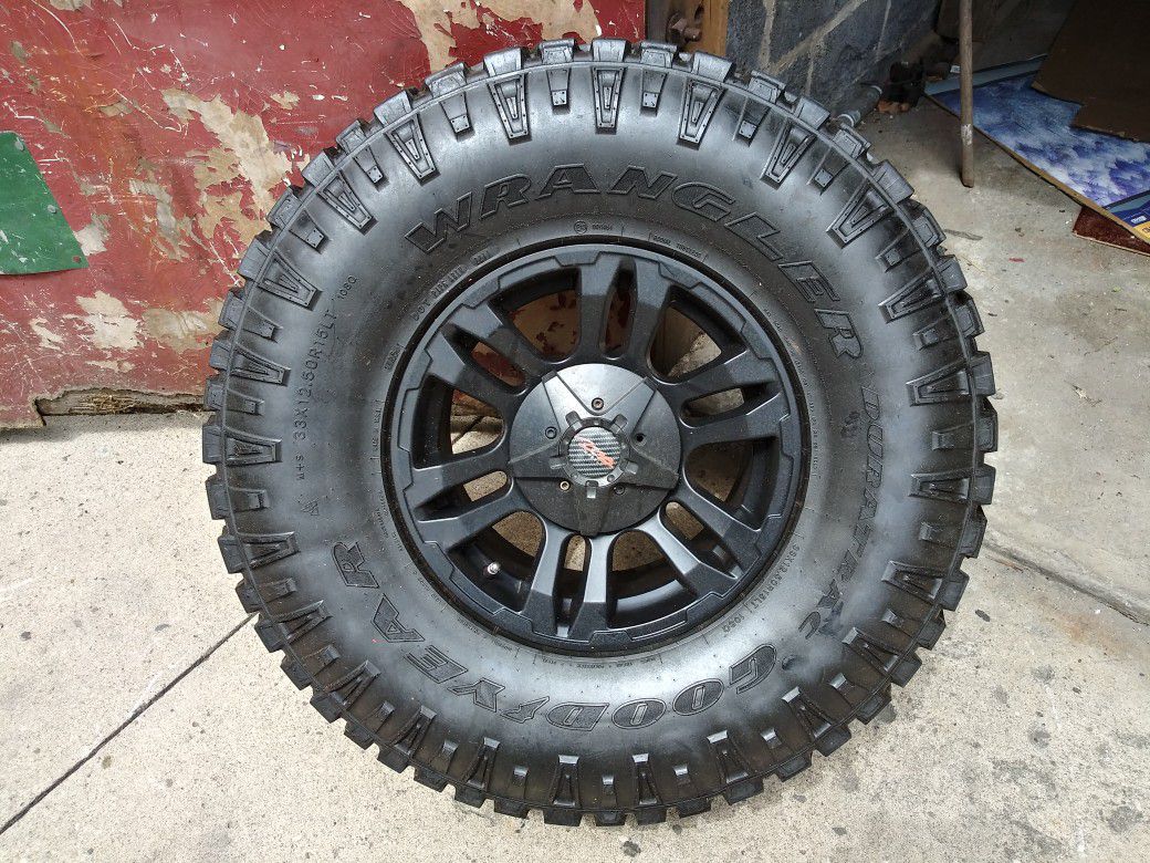 Jeep wheel mb and tire only one 87-up