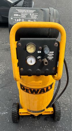 DEWALT 15 Gallon Portable Air Compressor