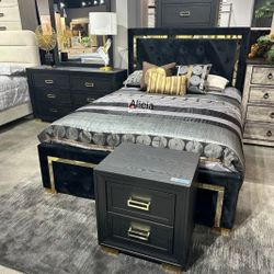 AP🎉Black/Gold Panel Upholstered Bedroom Set4-Piece (Bed, Dresser, Mirror, Nightstand) Financing & Delivery Available 