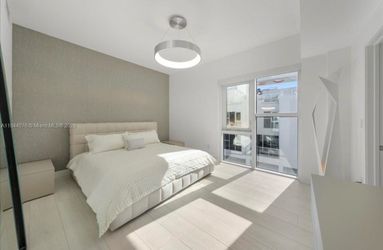 Modern LED Ring Pendant Light – Brushed Silver