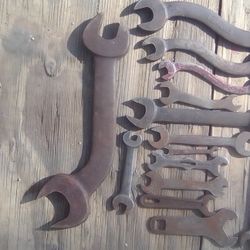 Antique Wrenches/ Tools   DEAL!!!