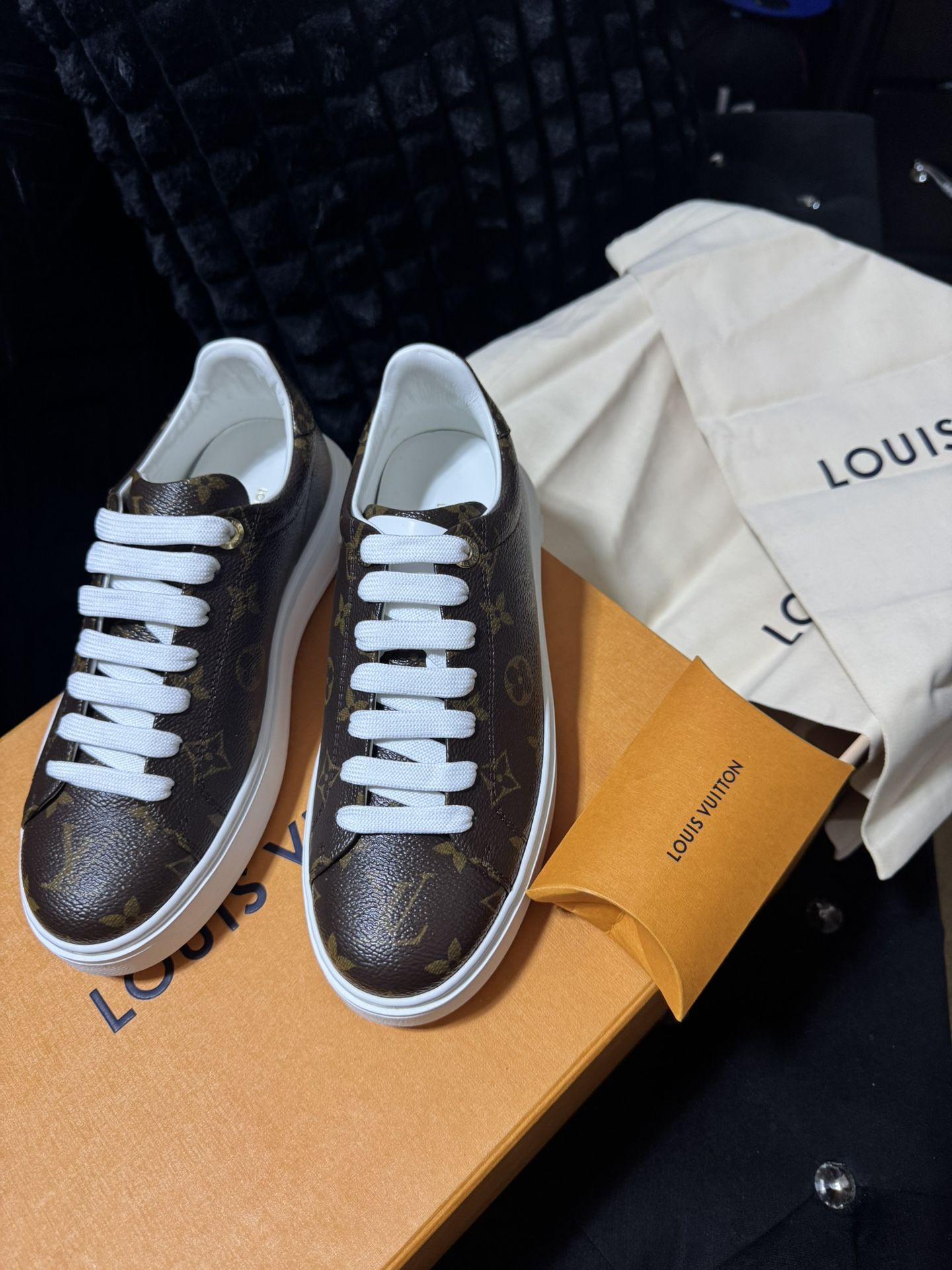 $500 Louis vuitton Sz 38