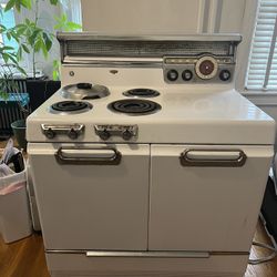 Vintage 1940’s Frigidaire Oven And Stove 